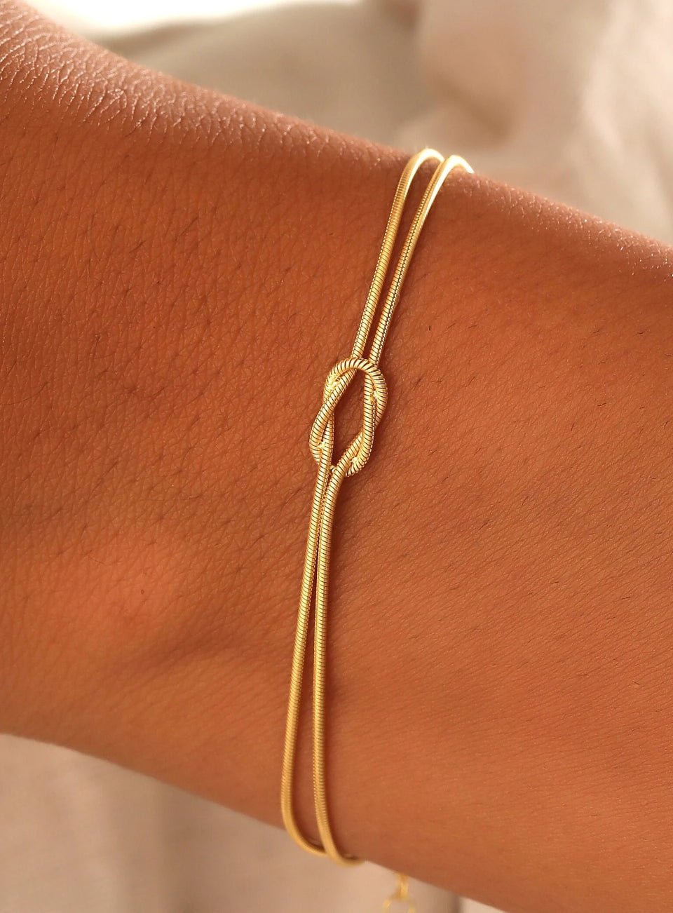 Dainty Knot Bracelet