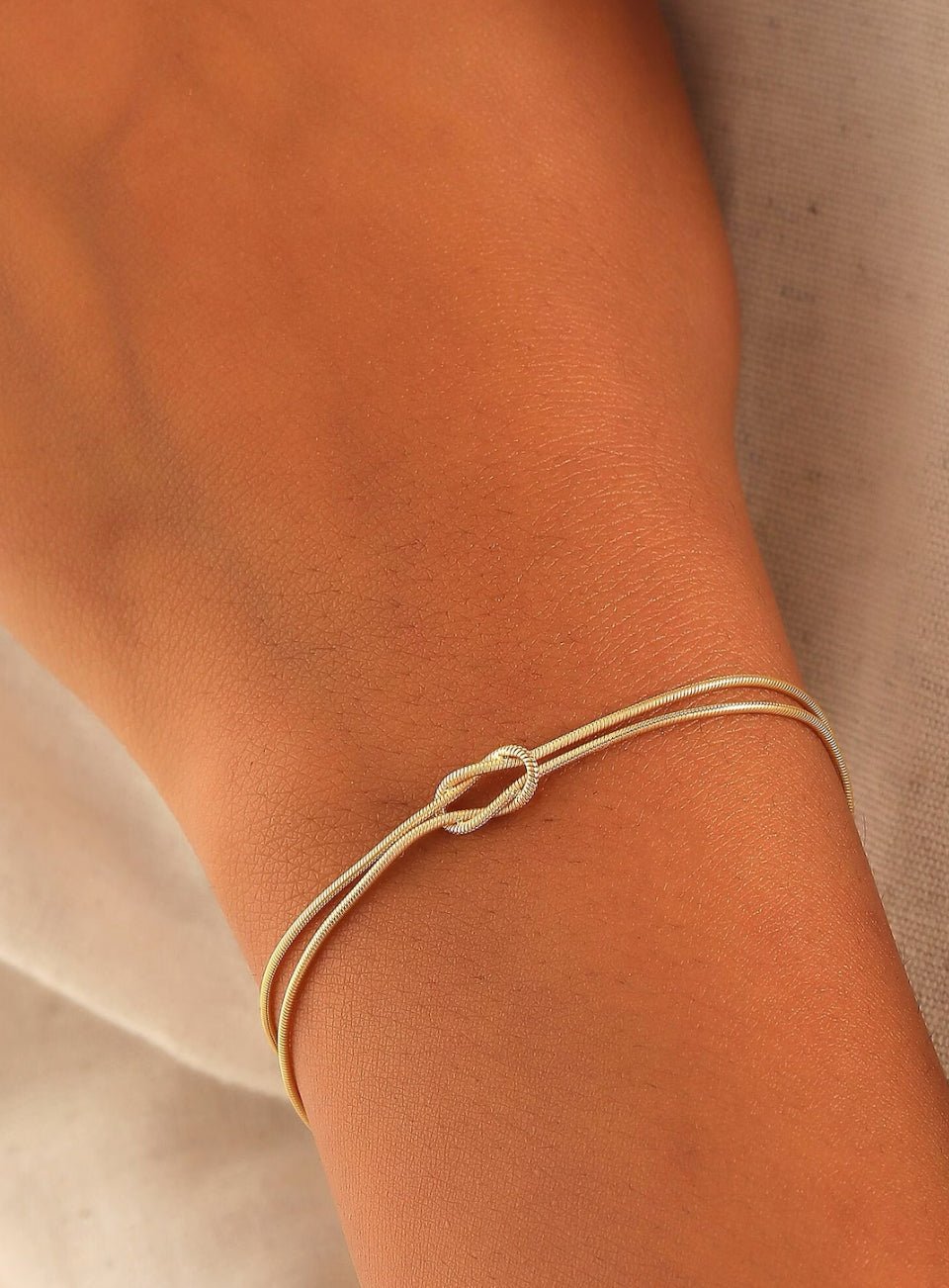 Dainty Knot Bracelet