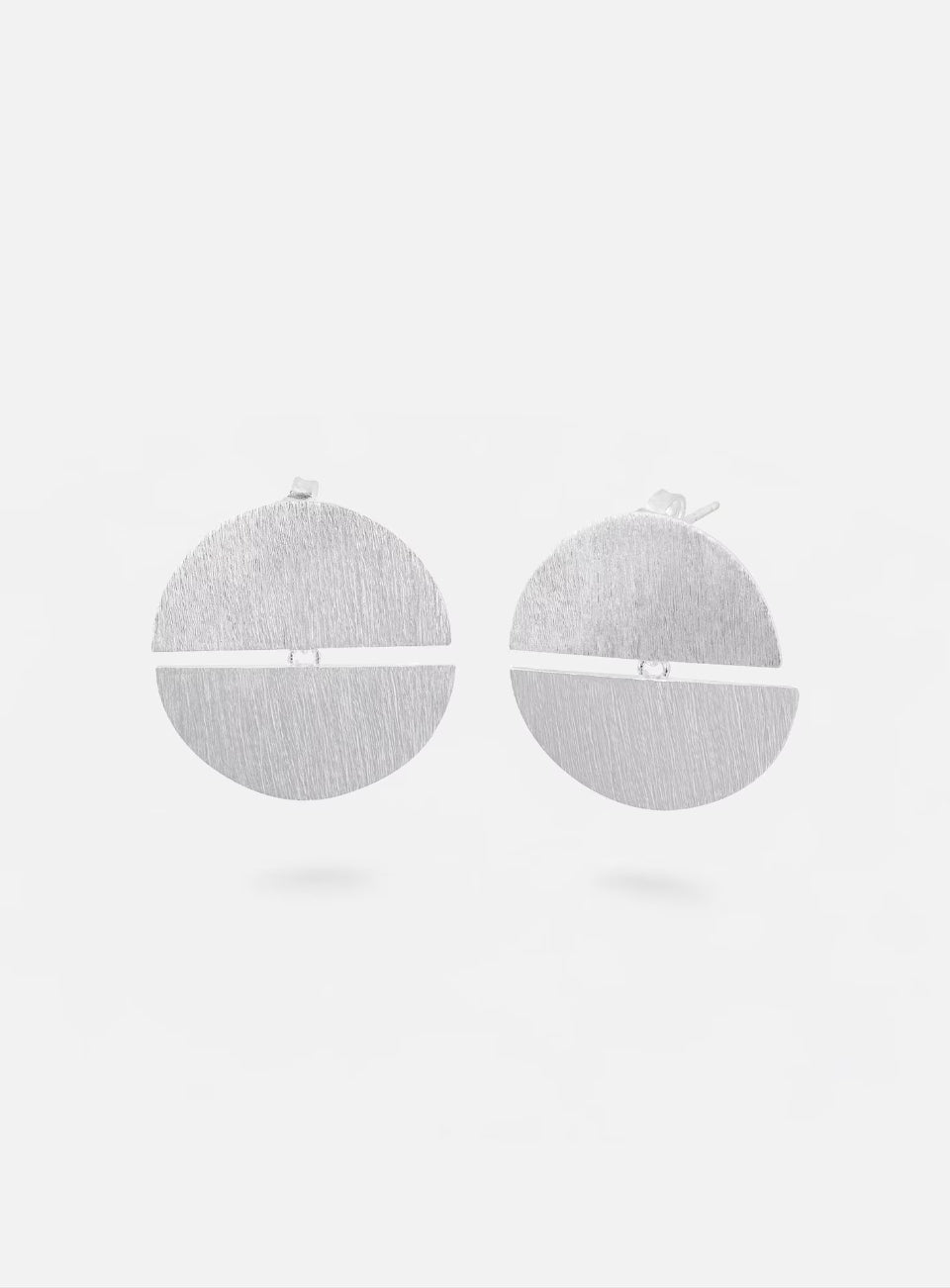 Pair of round earrings on a white background (Silver)