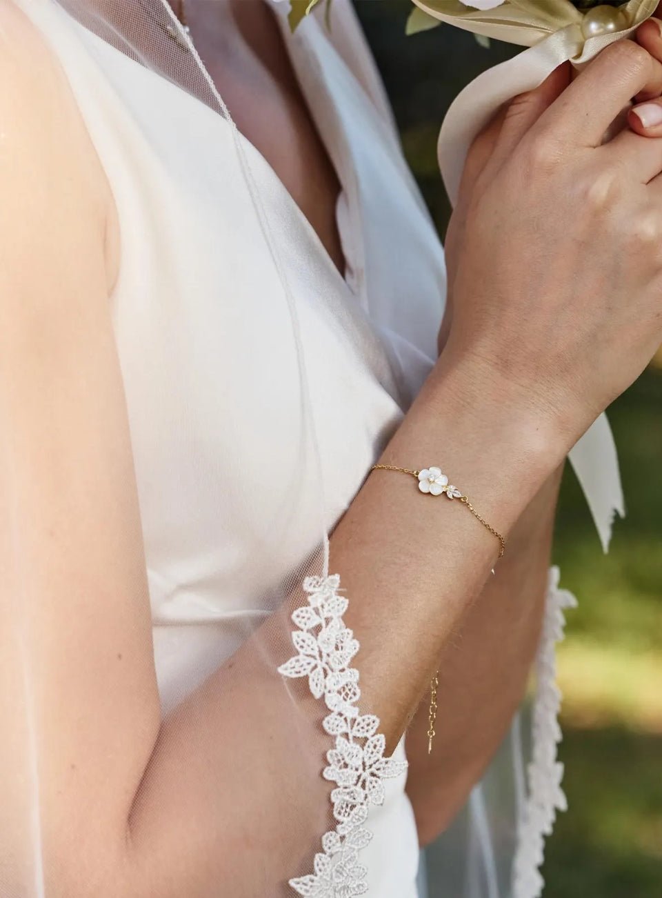 Sterling Silver Mother of Pearl Flower Bracelet