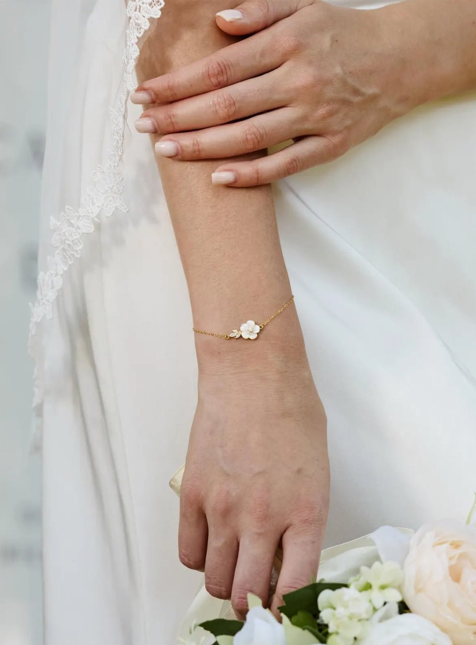 Sterling Silver Mother of Pearl Flower Bracelet
