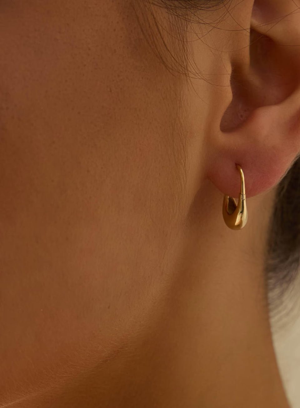 Curve Teardrop Huggie Hoop Earrings