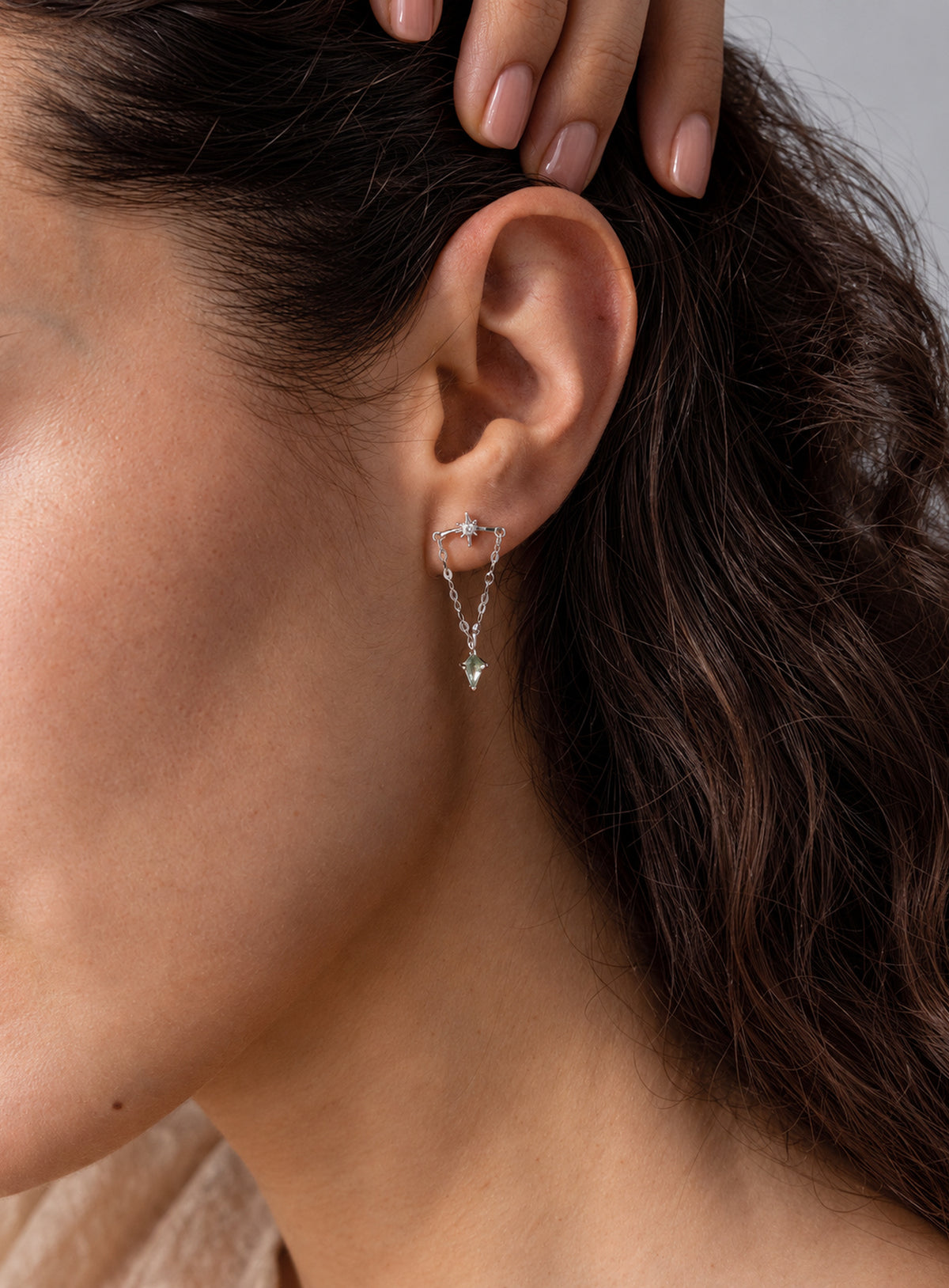 Pair of star stud earrings with double dangling chains and green agate charms (Silver)