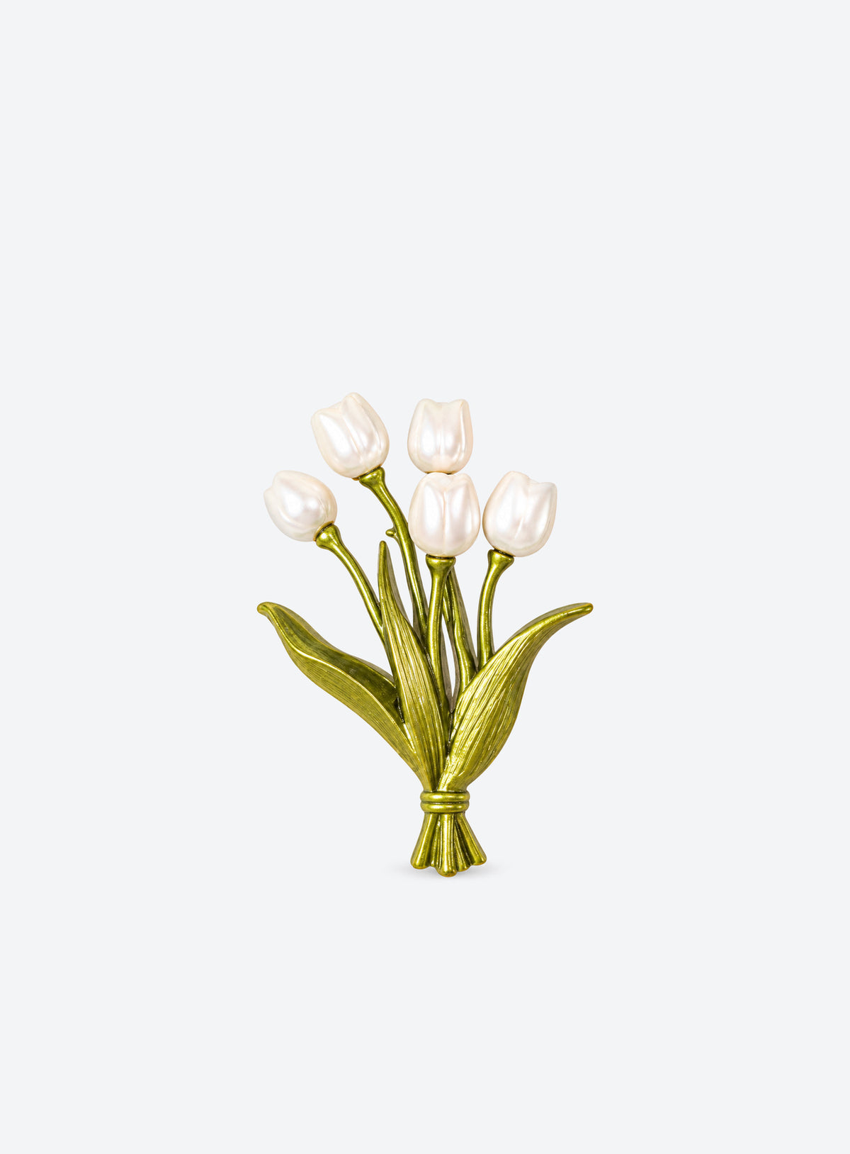 Birth month flower brooch with decorative enamel details (April)