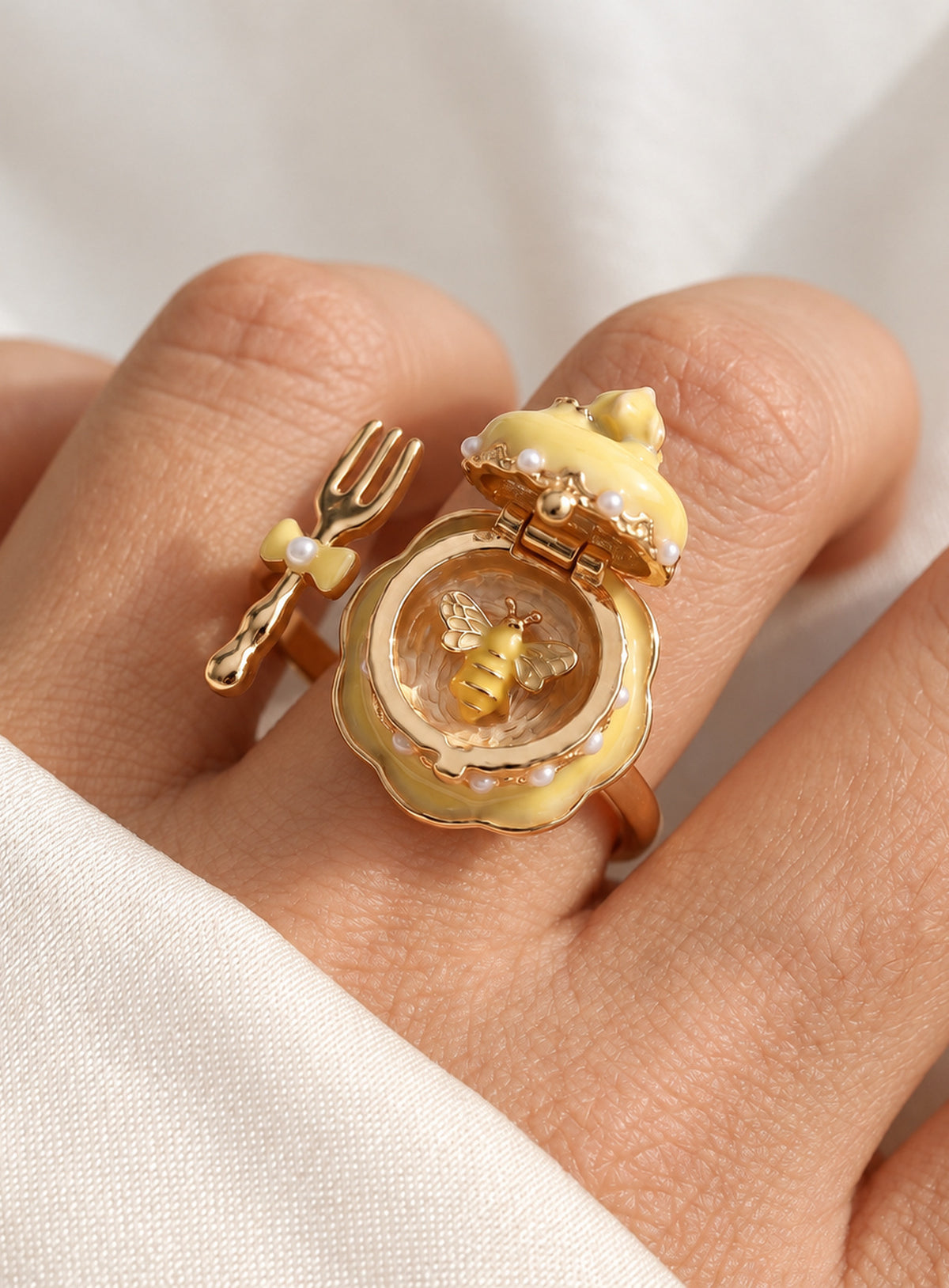 Cake-shaped locket ring with enamel details, gold-tone trim, an open band and a miniature cutlery charm (Yellow)