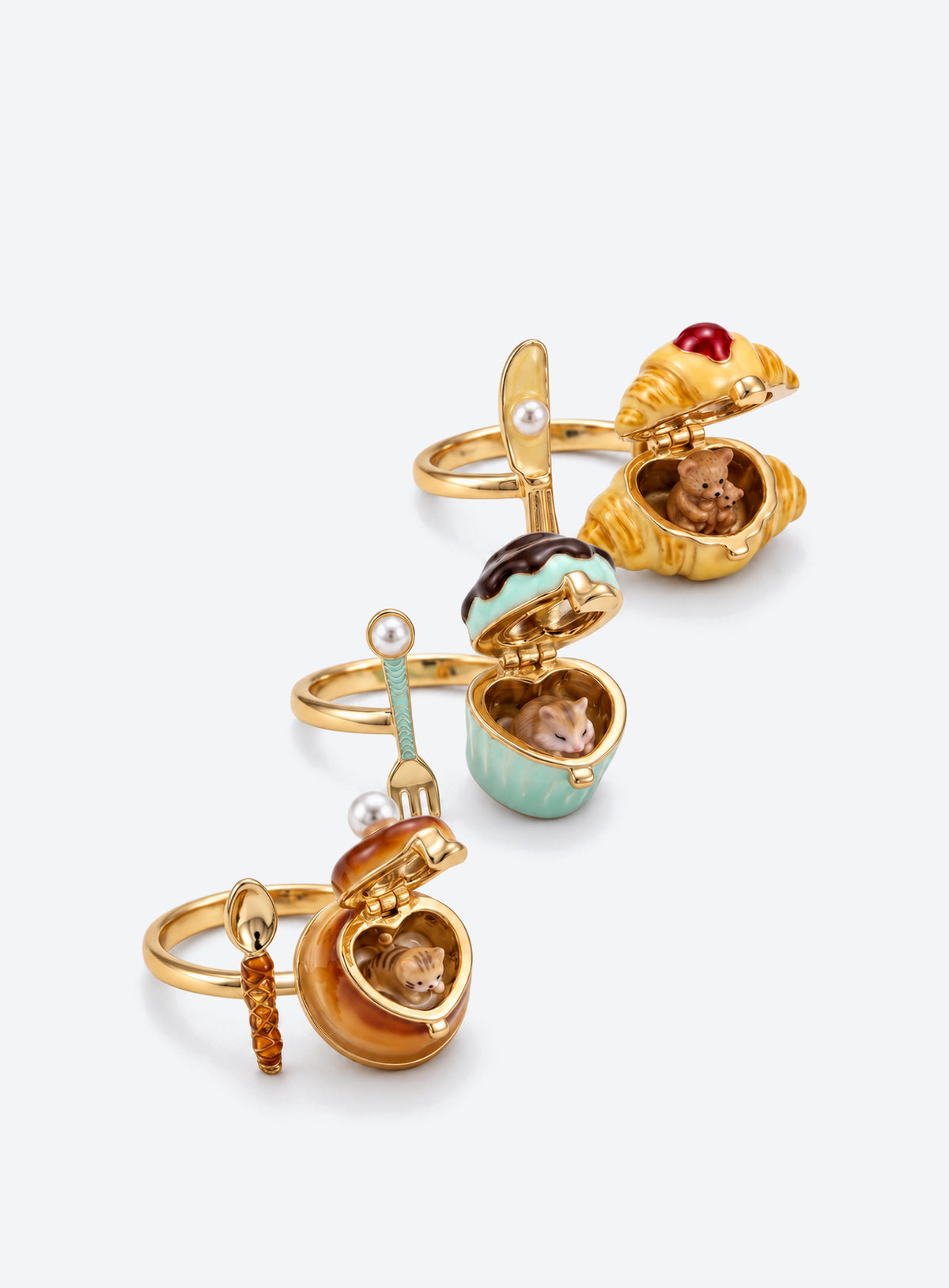 Dessert-shaped locket ring with a cutlery detail and an open band