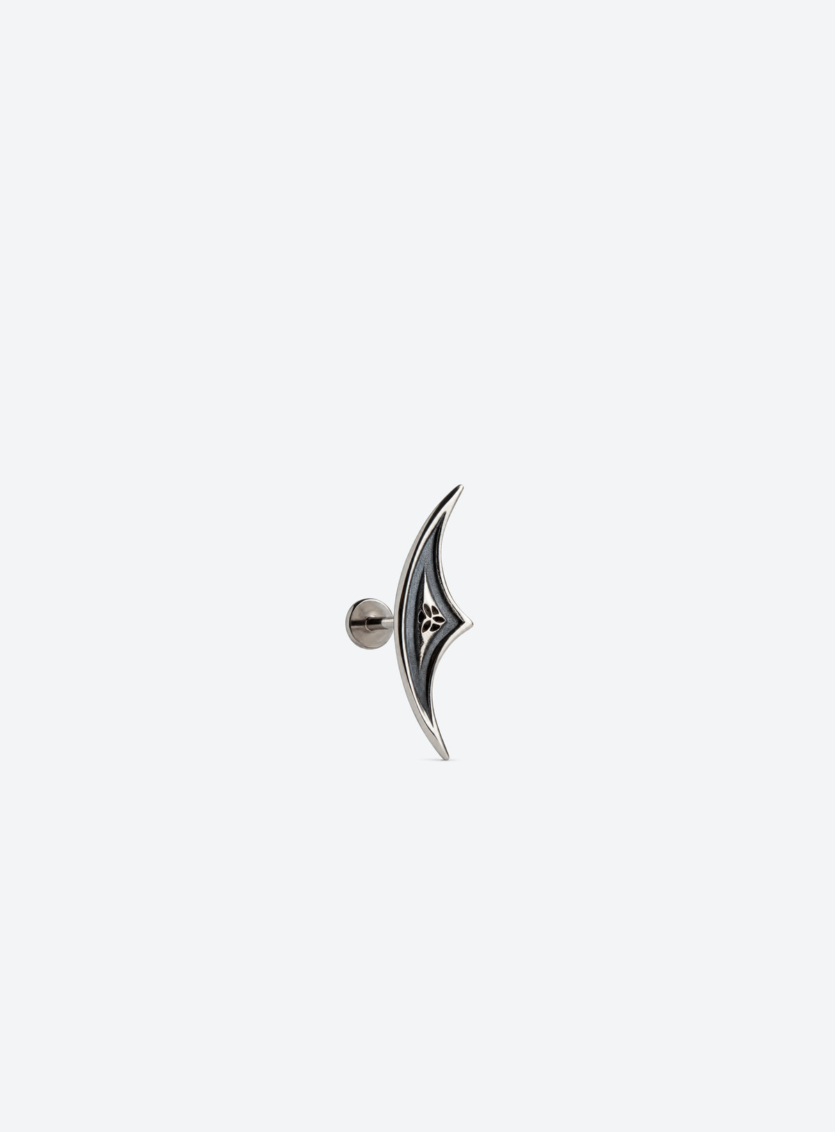 Pointed gothic arch helix stud with dark recessed details (Silver)
