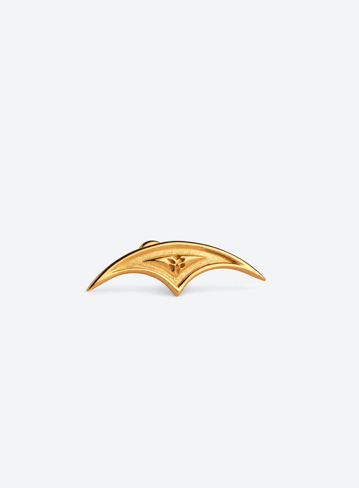 Pointed gothic arch helix stud with dark recessed details (Gold)