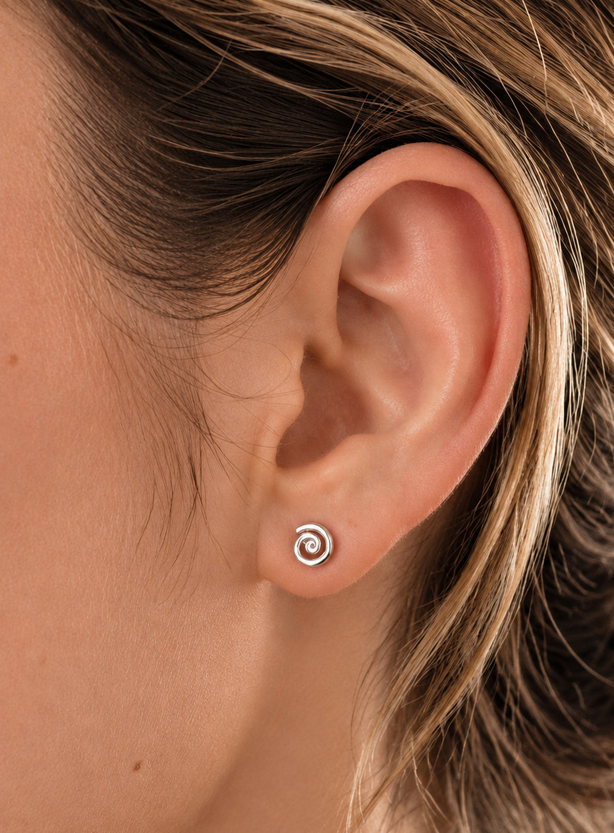 Single flat back stud earring with a spiral front